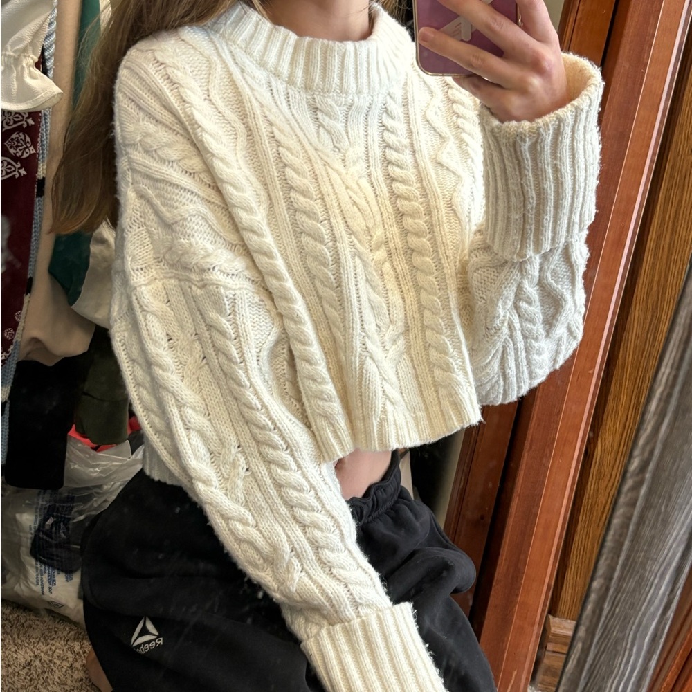 Cozy Cable Knit Sweater - White/Cream